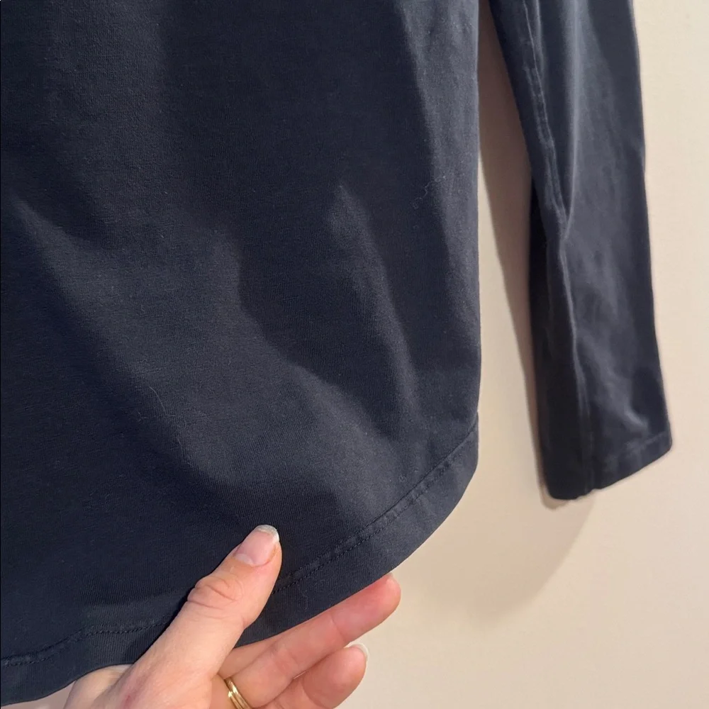 Lululemon Tight Long-Sleeve Shirt size‎ 2